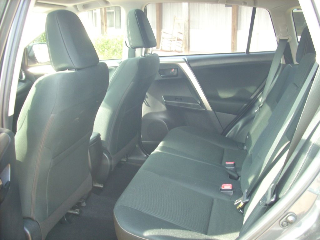 Toyota RAV4 XLE FWD 2013