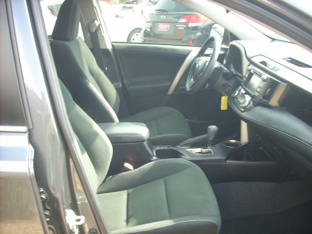 Toyota RAV4 XLE FWD 2013