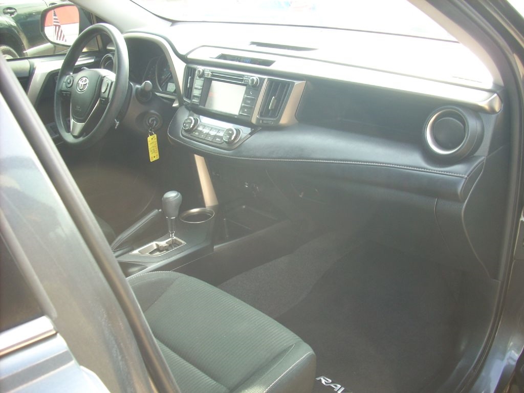 Toyota RAV4 XLE FWD 2013