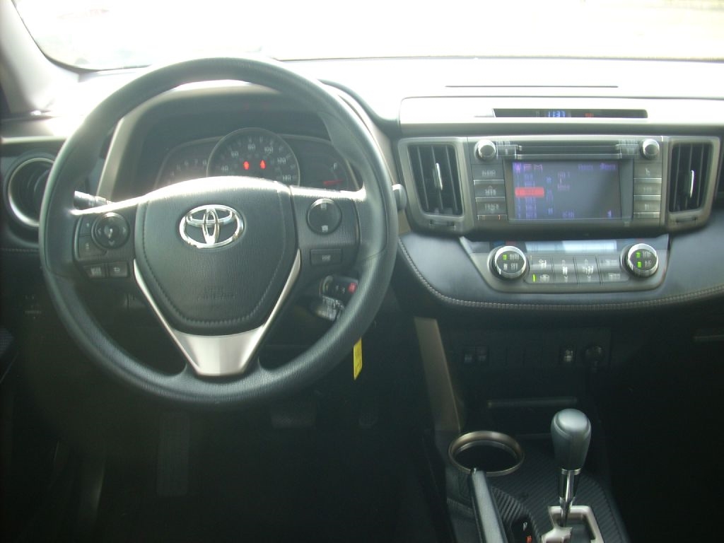 Toyota RAV4 XLE FWD 2013
