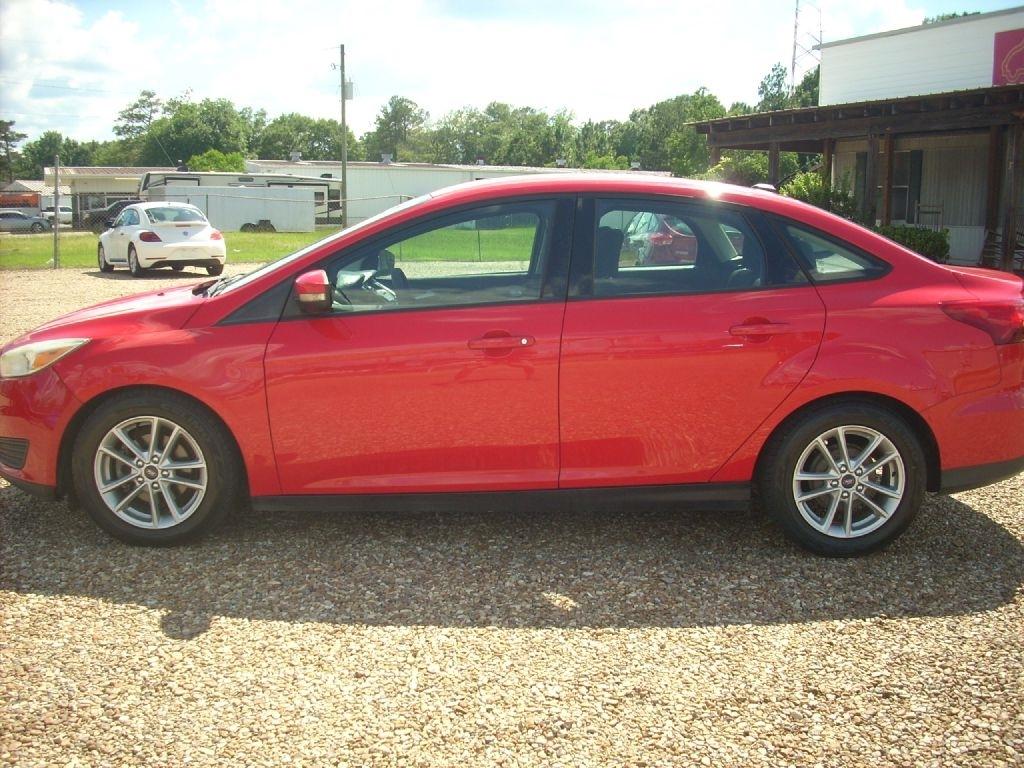 Ford Focus SE Sedan 2016