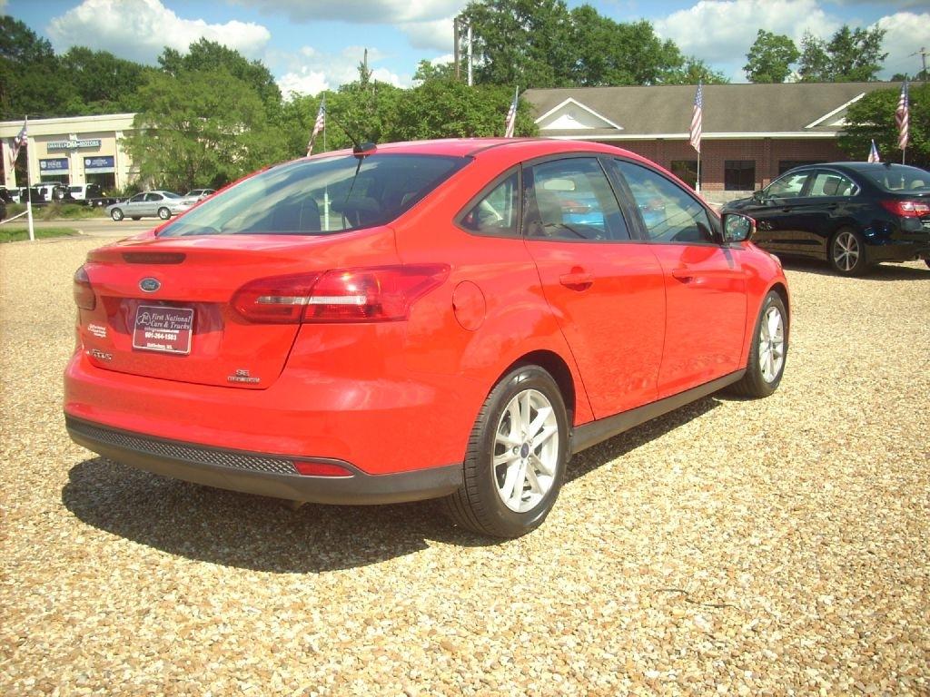 Ford Focus SE Sedan 2016