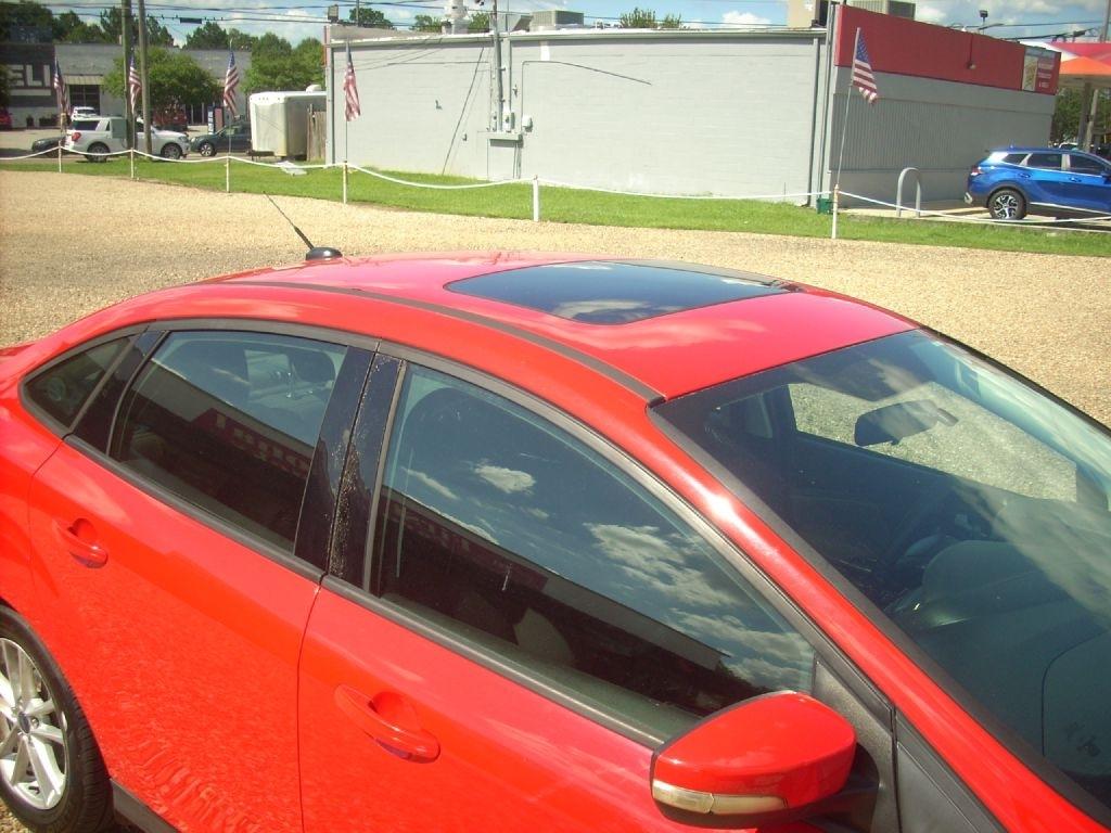 Ford Focus SE Sedan 2016