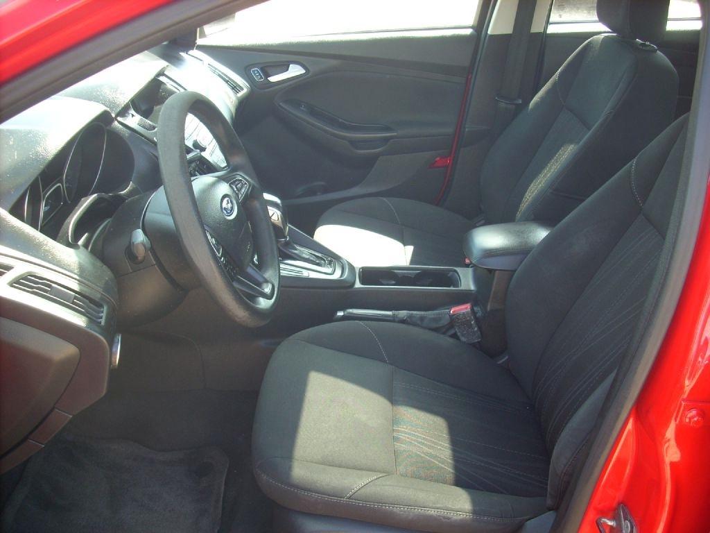 Ford Focus SE Sedan 2016