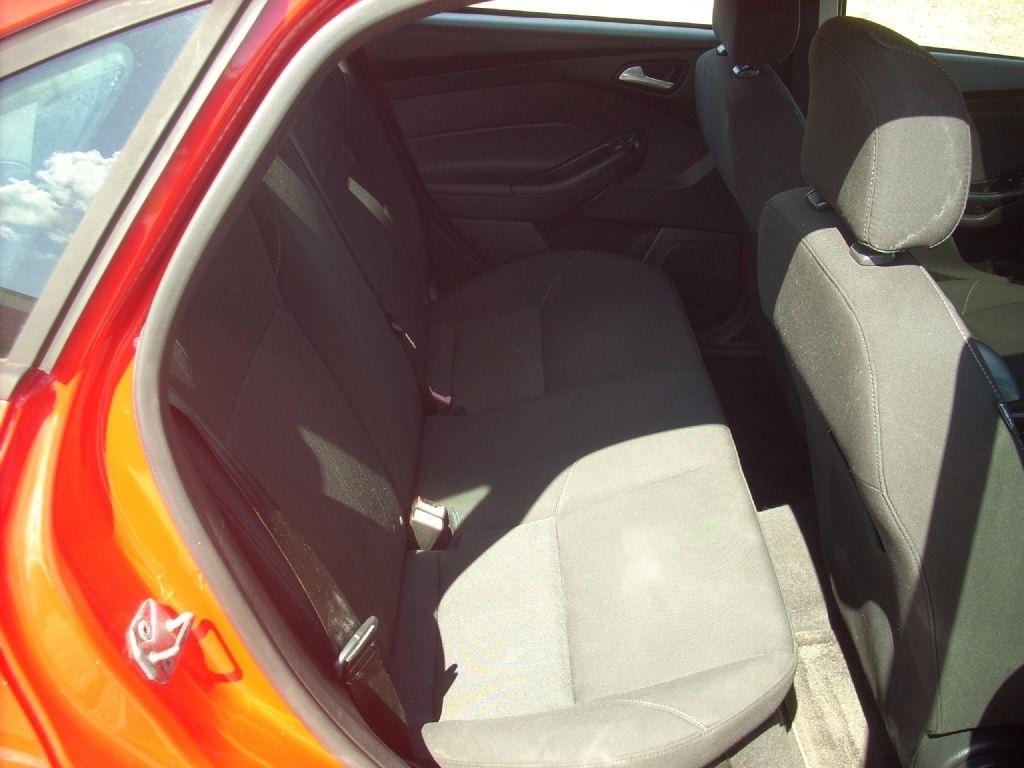 Ford Focus SE Sedan 2016