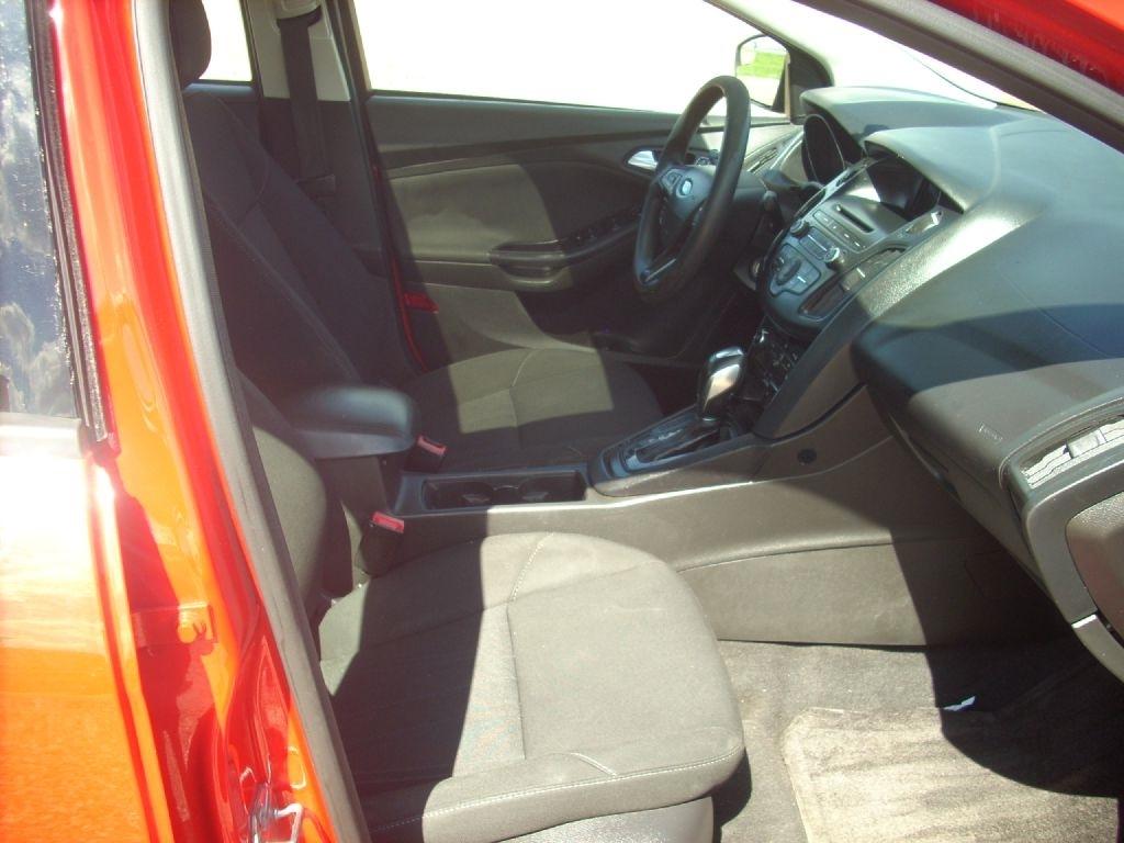 Ford Focus SE Sedan 2016