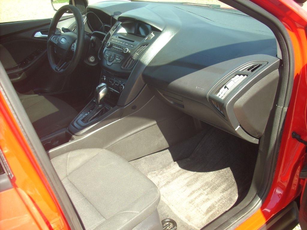 Ford Focus SE Sedan 2016