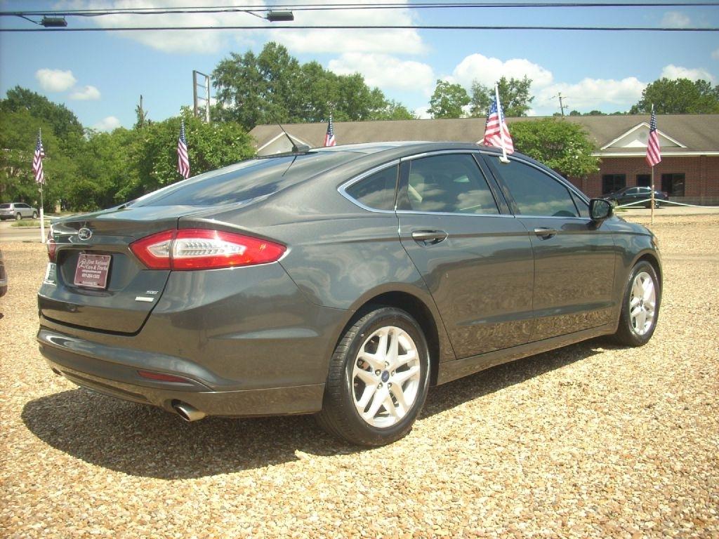 Ford Fusion SE 2016