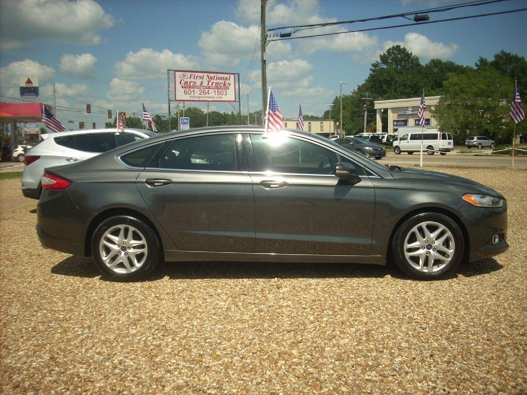 Ford Fusion SE 2016