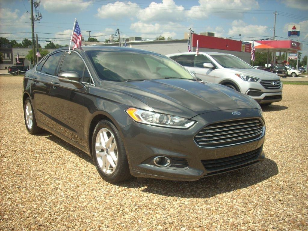 Ford Fusion SE 2016
