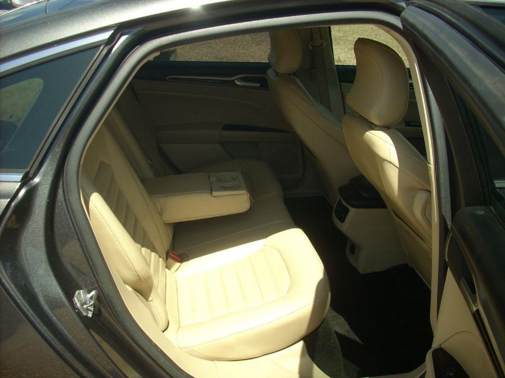 Ford Fusion SE 2016
