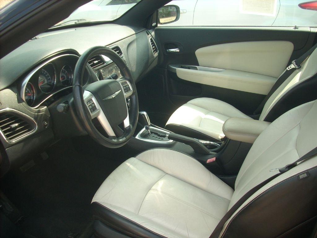 Chrysler 200 Limited Convertible 2012
