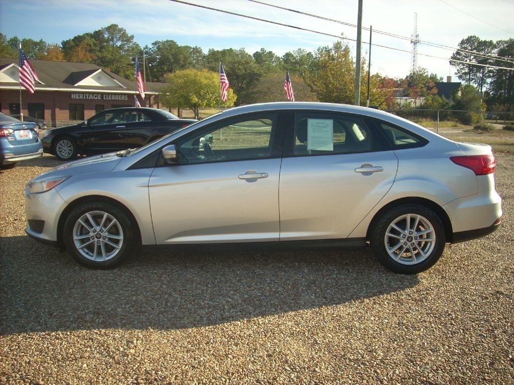 Ford Focus SE Sedan 2017