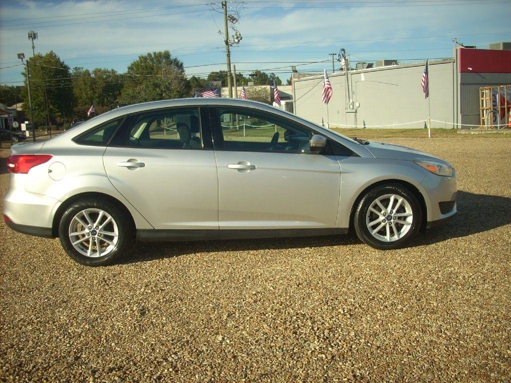 Ford Focus SE Sedan 2017