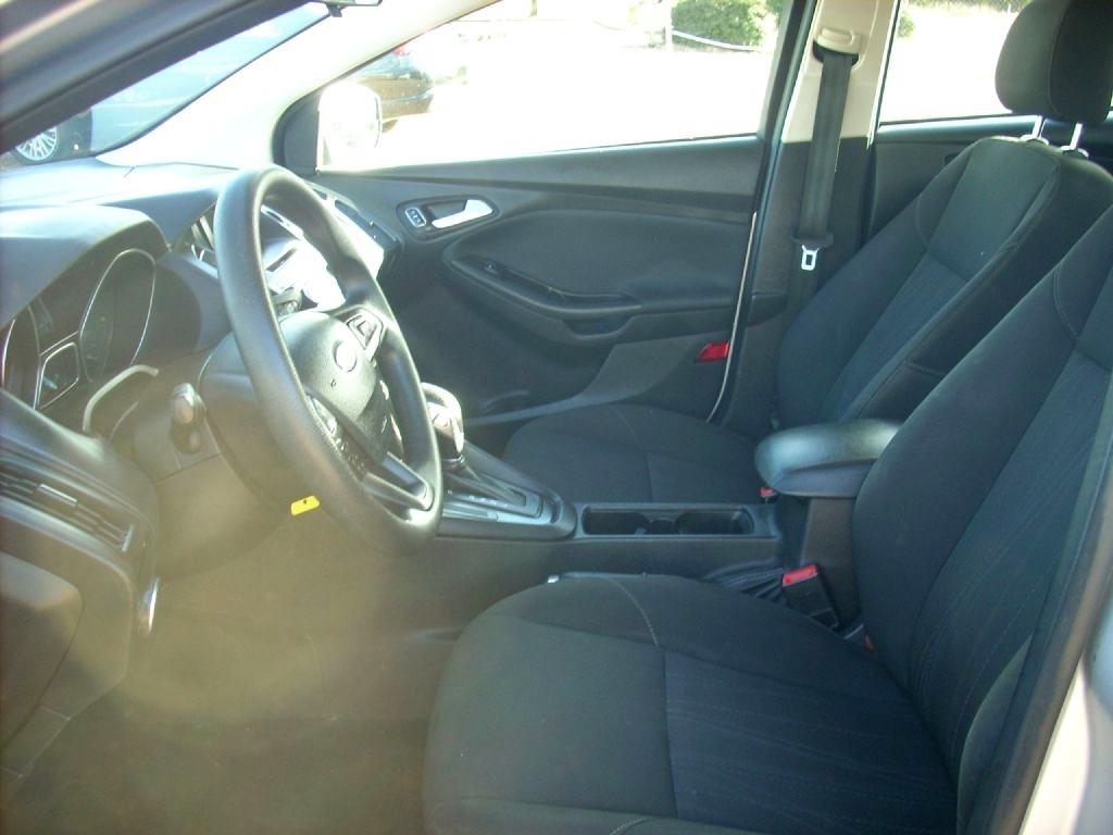 Ford Focus SE Sedan 2017