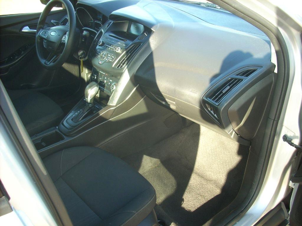 Ford Focus SE Sedan 2017