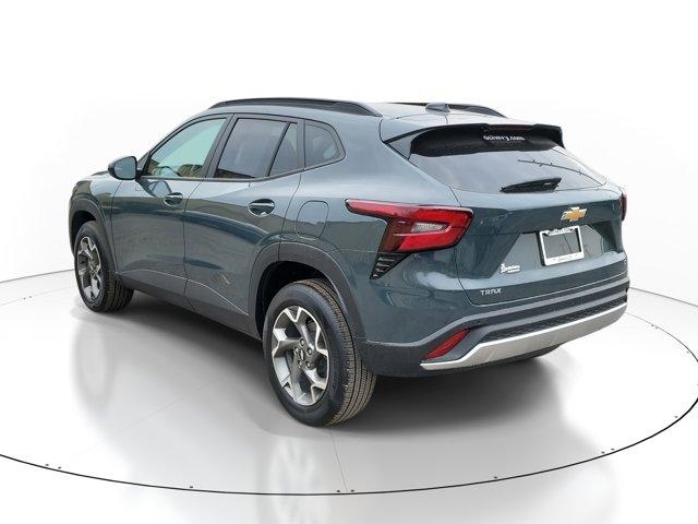 2025 Chevrolet Trax LT photo 3