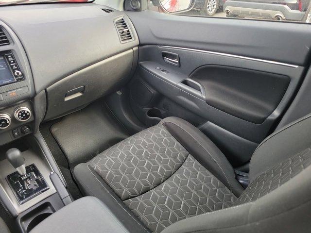 Mitsubishi Outlander Sport  2024
