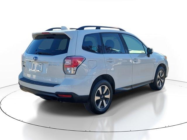 2018 Subaru Forester 2.5i Premium photo 4