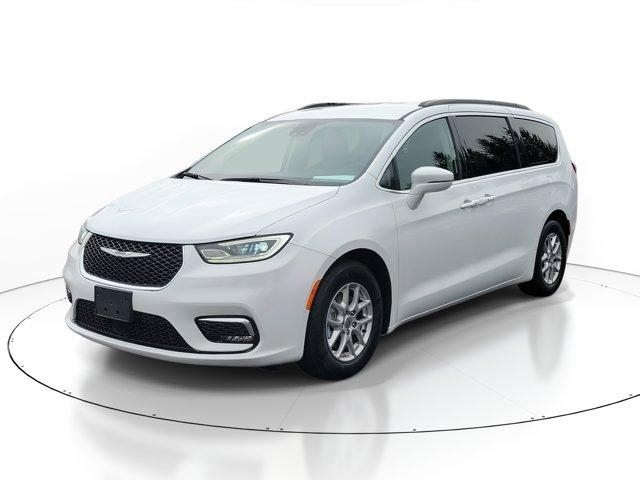 2022 Chrysler Pacifica Touring L photo 2
