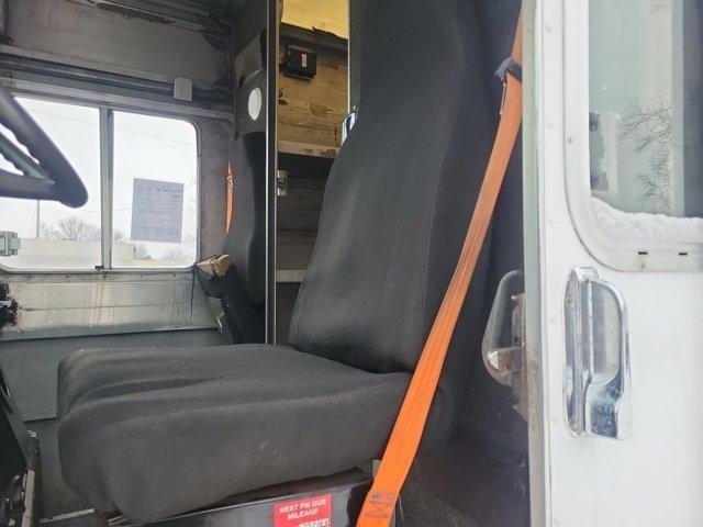 Freightliner MT45 Chassis  2004