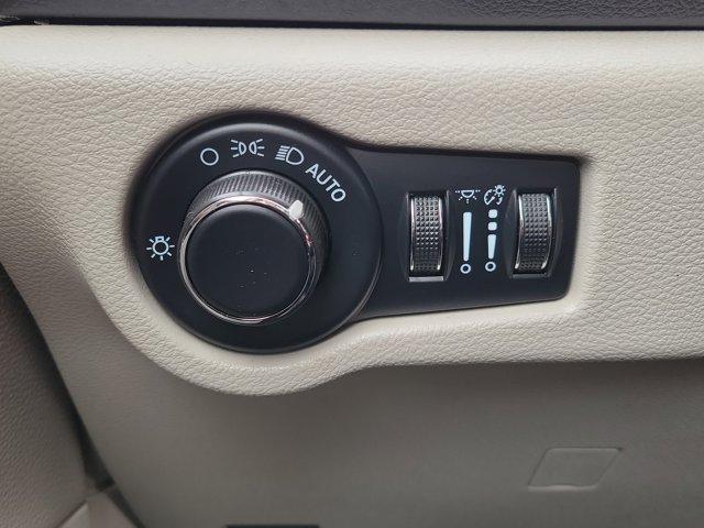 Chrysler Voyager  2023