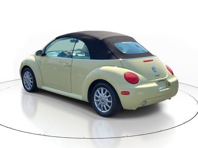 Volkswagen New Beetle  2004