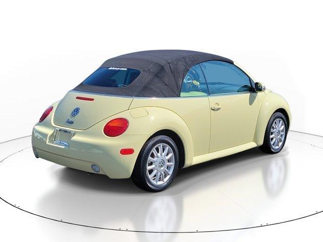 Volkswagen New Beetle  2004