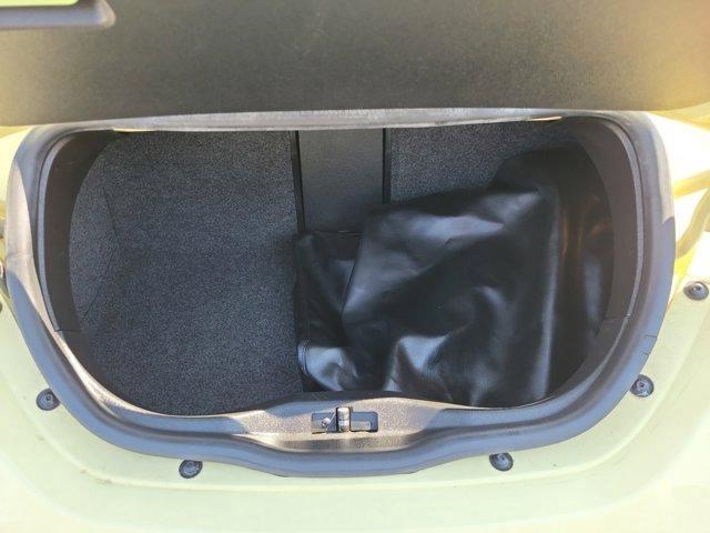 Volkswagen New Beetle  2004