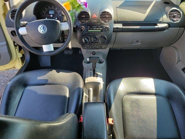 Volkswagen New Beetle  2004