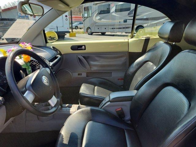 Volkswagen New Beetle  2004