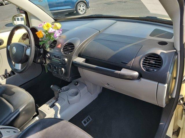 Volkswagen New Beetle  2004