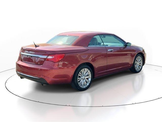 Chrysler 200  2013