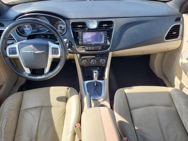 Chrysler 200  2013