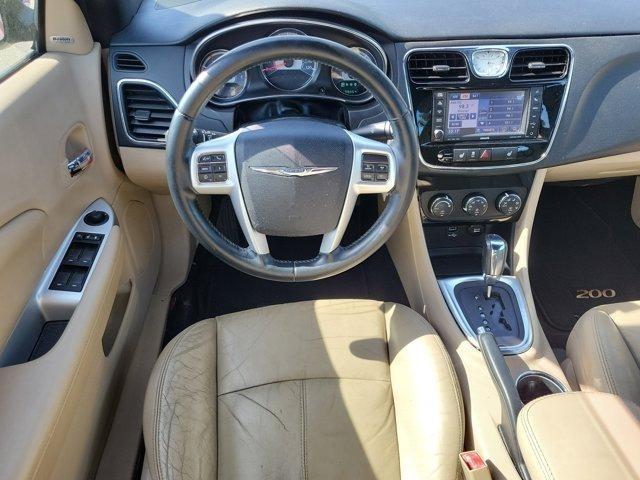 Chrysler 200  2013