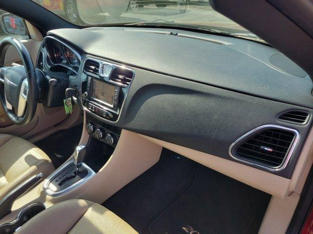 Chrysler 200  2013
