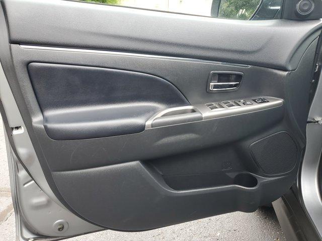 Mitsubishi Outlander Sport  2025