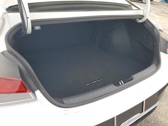 Hyundai Elantra  2025
