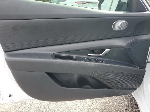 Hyundai Elantra  2025