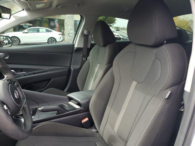Hyundai Elantra  2025