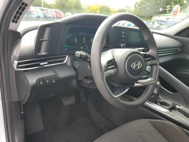 Hyundai Elantra  2025