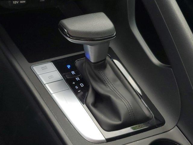 Hyundai Elantra  2025