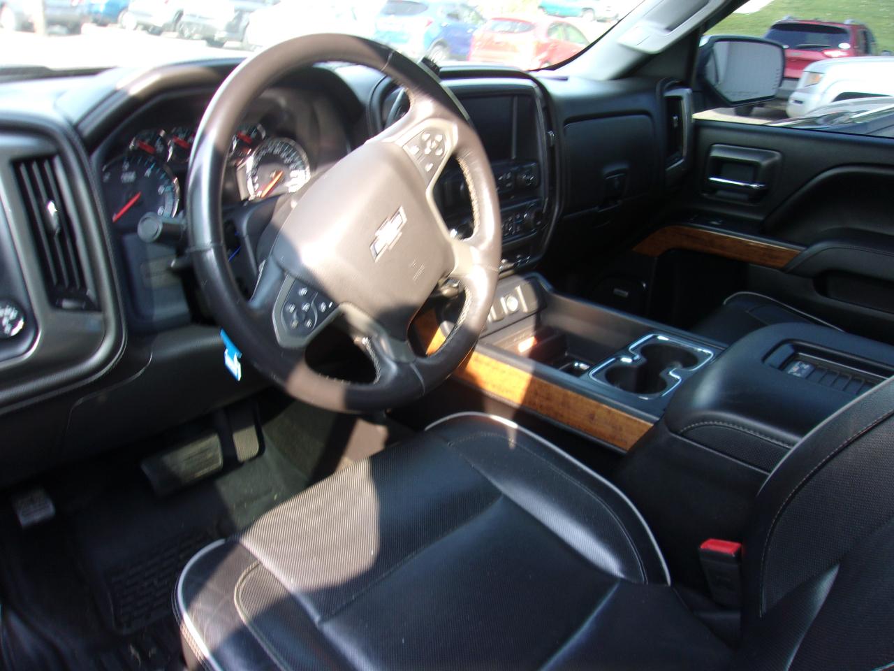 Chevrolet Silverado 1500 4WD Crew Cab 143.5" High Country 2017