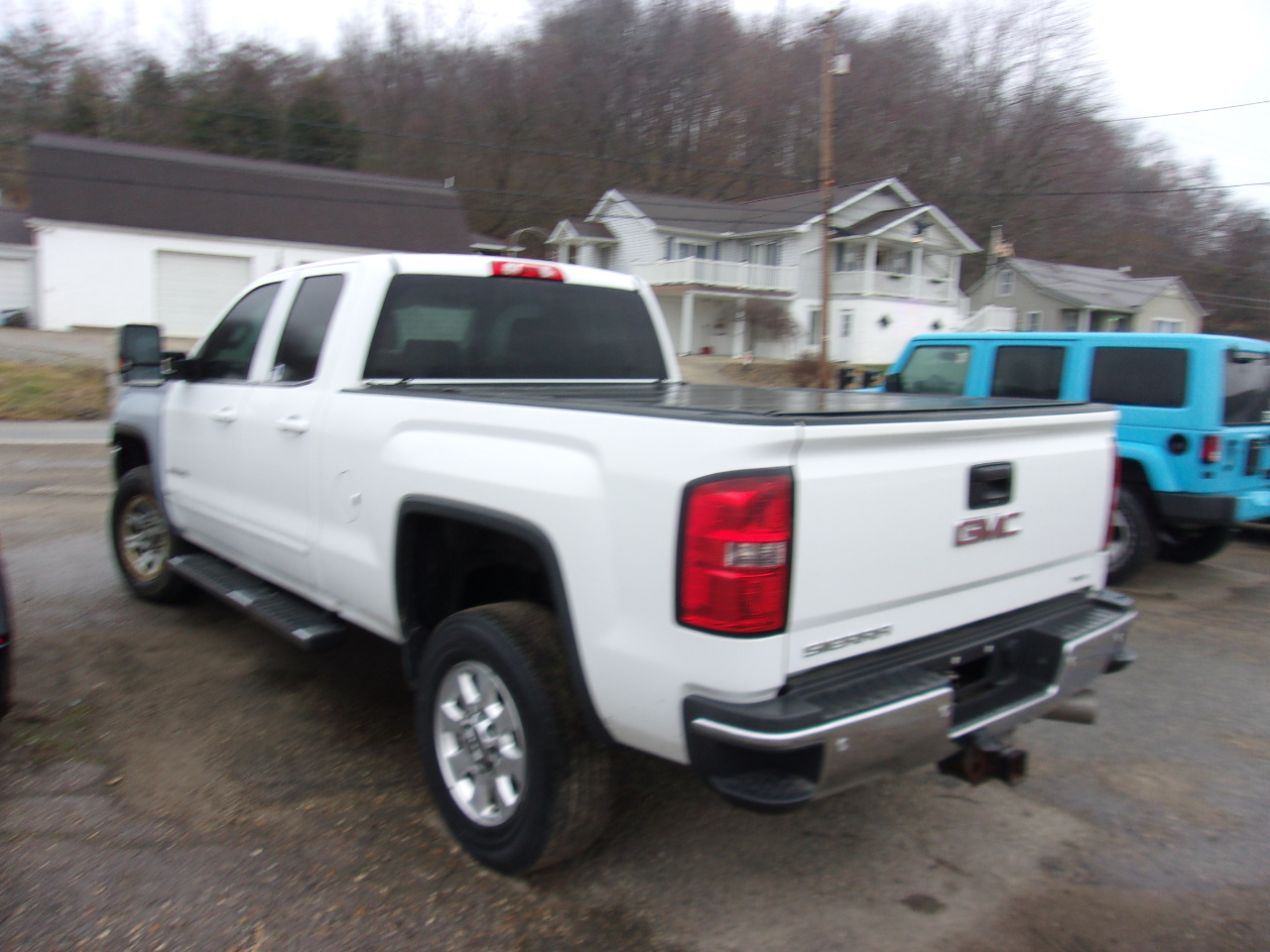 GMC Sierra 2500HD 4WD Double Cab 144.2" SLE 2015