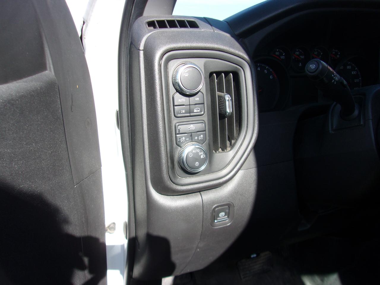 GMC Sierra 1500 4WD Reg Cab 140" Pro 2022