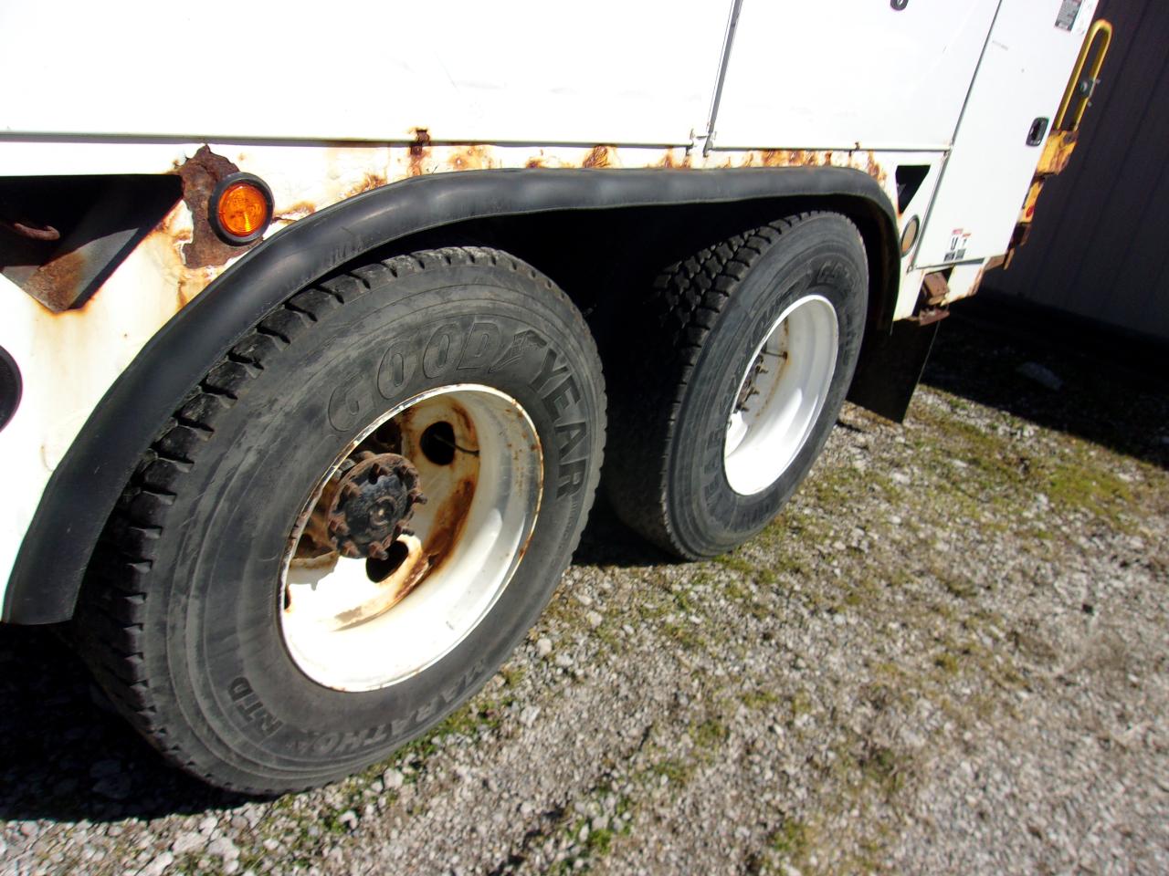 Freightliner FL106  2013