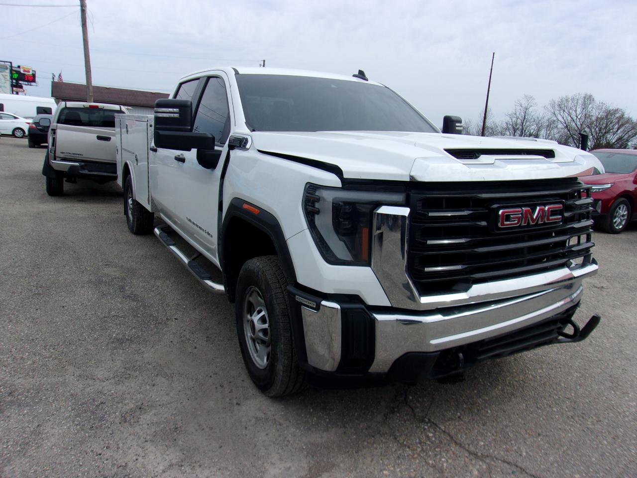 GMC Sierra 2500HD 4WD Crew Cab 172" Pro 2024