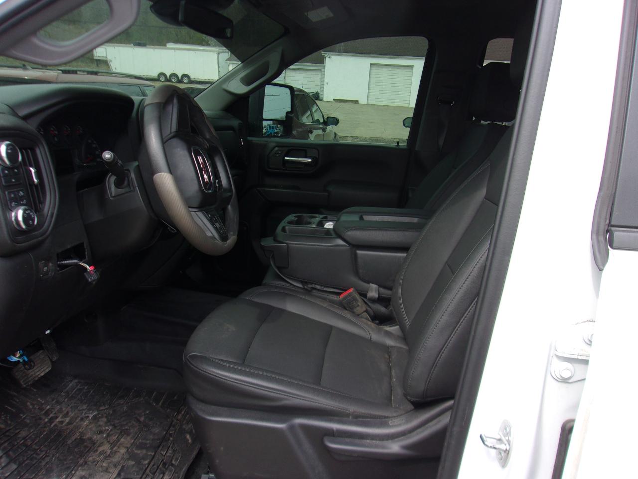 GMC Sierra 2500HD 4WD Crew Cab 172" Pro 2024