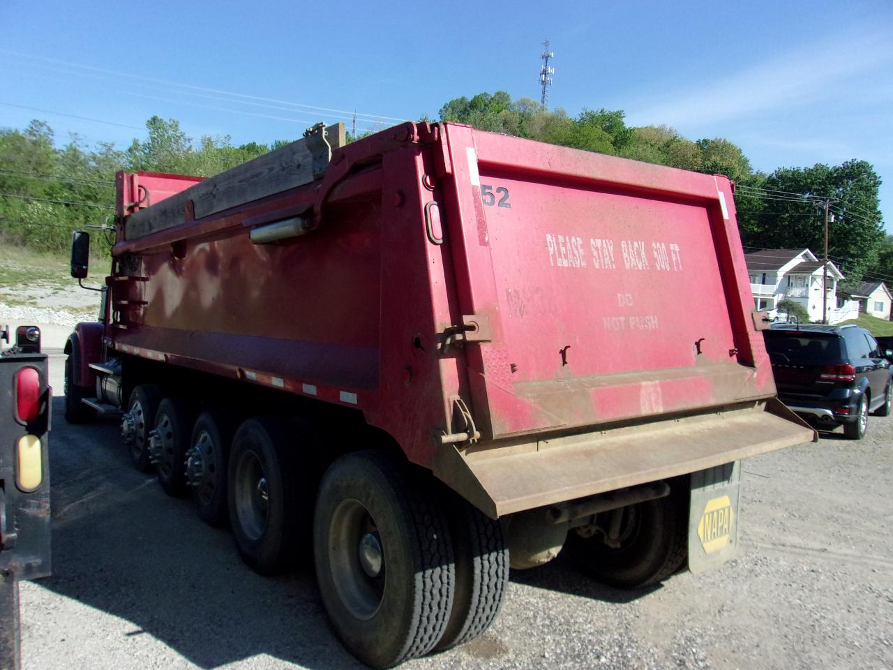 Freightliner FLD120SD  2016