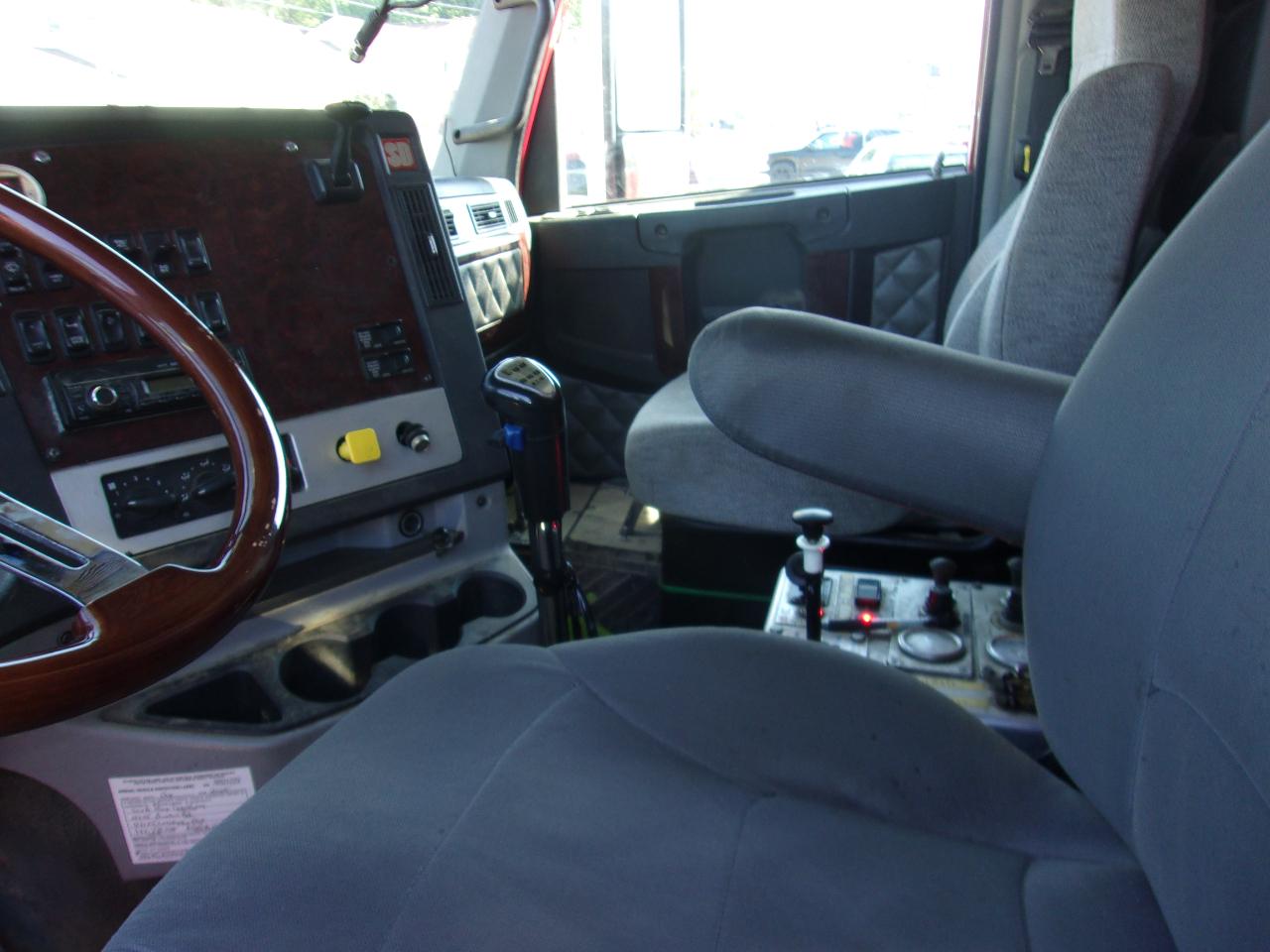 Freightliner FLD120SD  2016